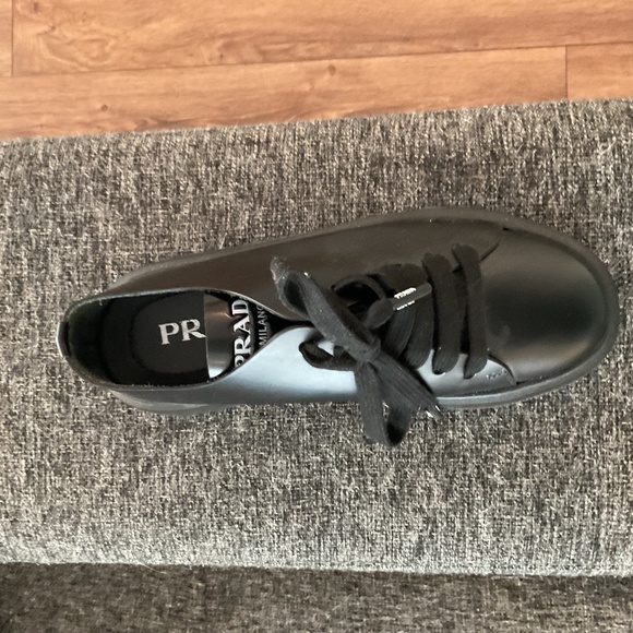 Prada shoes - Picture 1 of 6